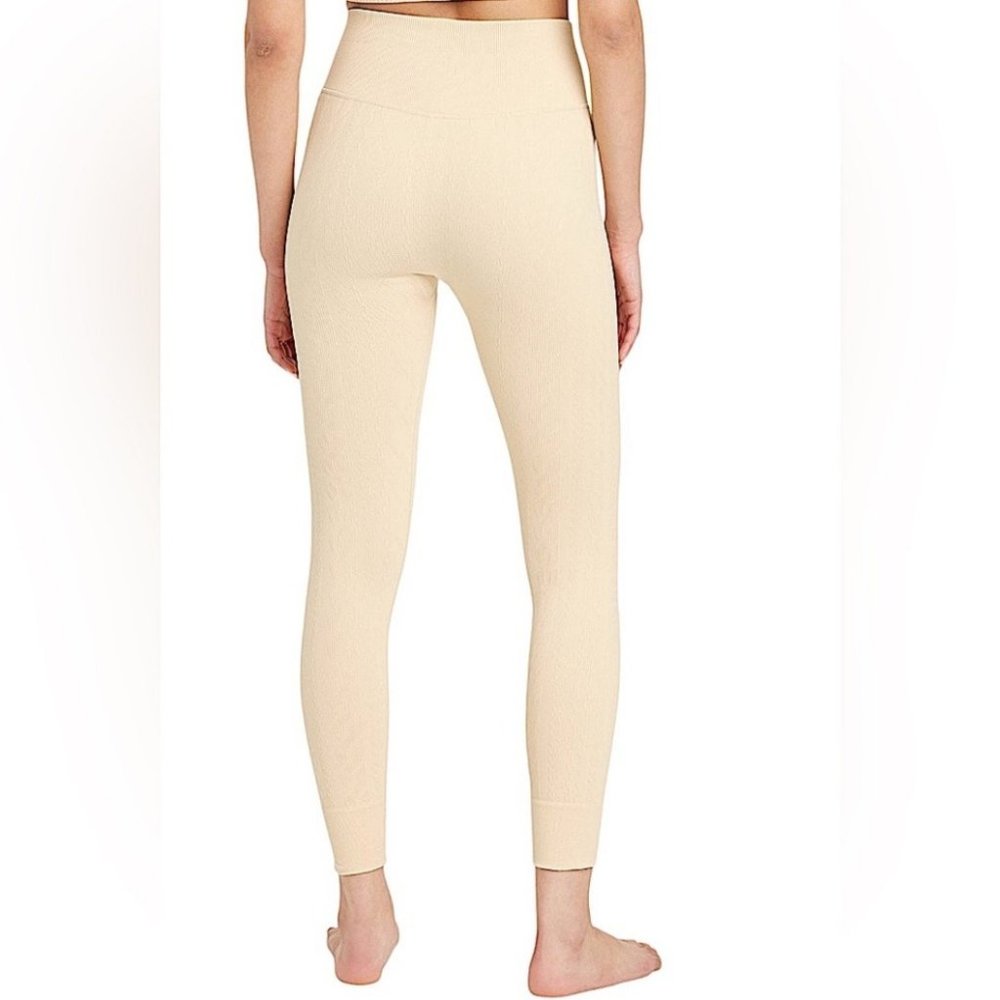 NWT - Women's "Ivory" Seamless High-Rise Cable Knit 7/8 Leggings - JoyLab - Picture 2 of 4